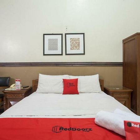 Reddoorz @ Urip Sumoharjo Hotel Сурабая Екстериор снимка