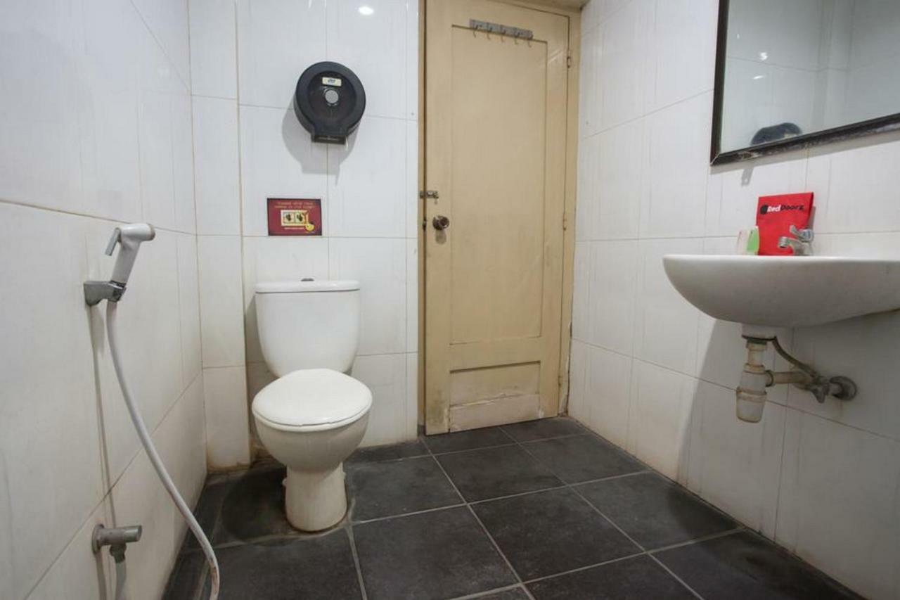 Reddoorz @ Urip Sumoharjo Hotel Сурабая Екстериор снимка