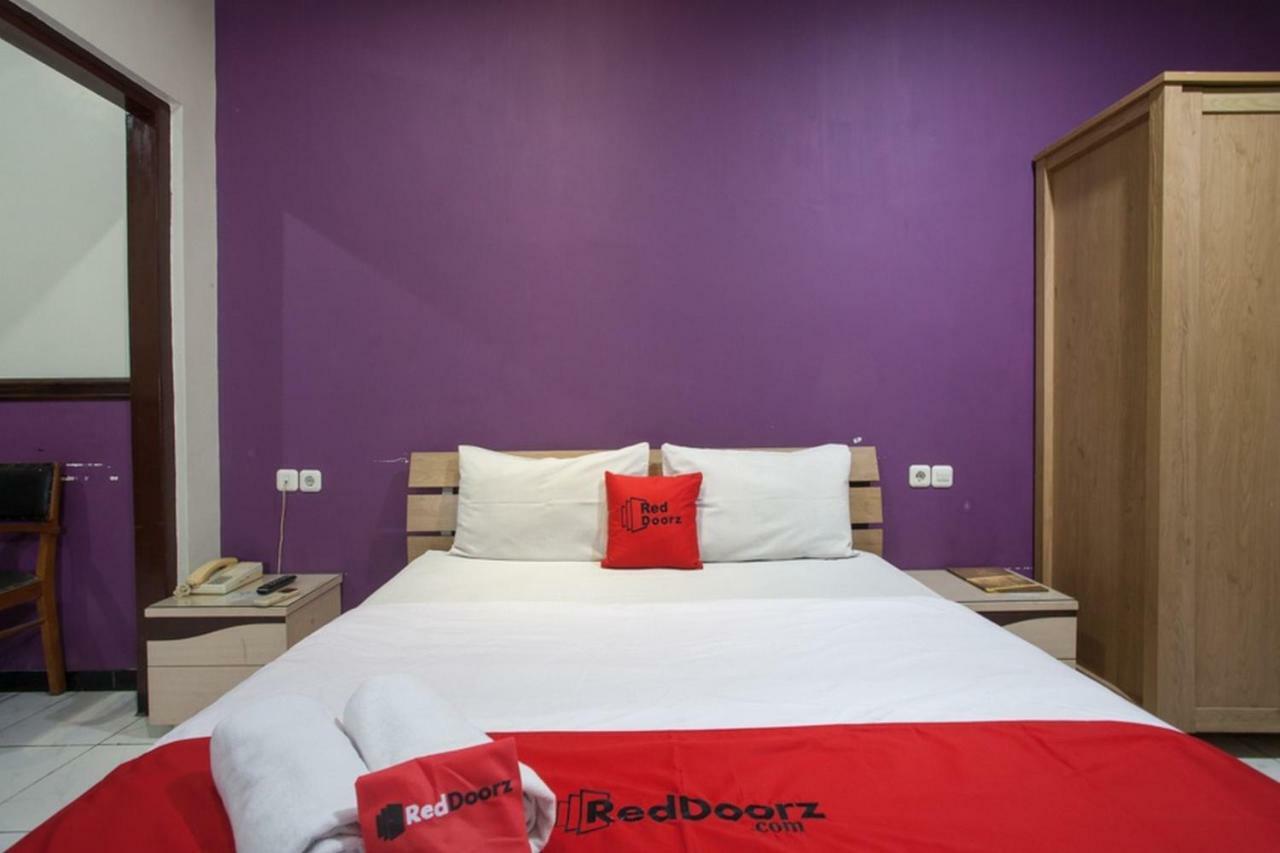 Reddoorz @ Urip Sumoharjo Hotel Сурабая Екстериор снимка