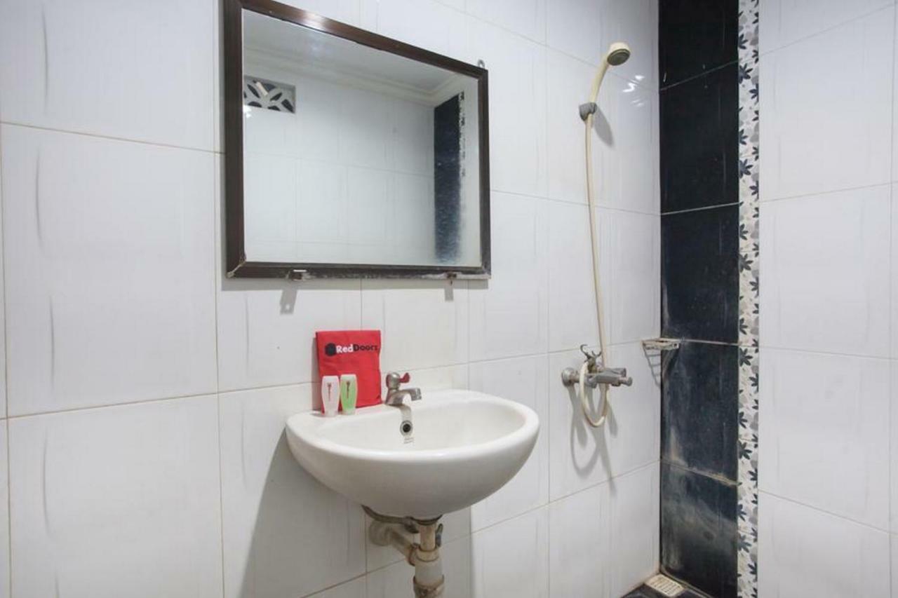 Reddoorz @ Urip Sumoharjo Hotel Сурабая Екстериор снимка