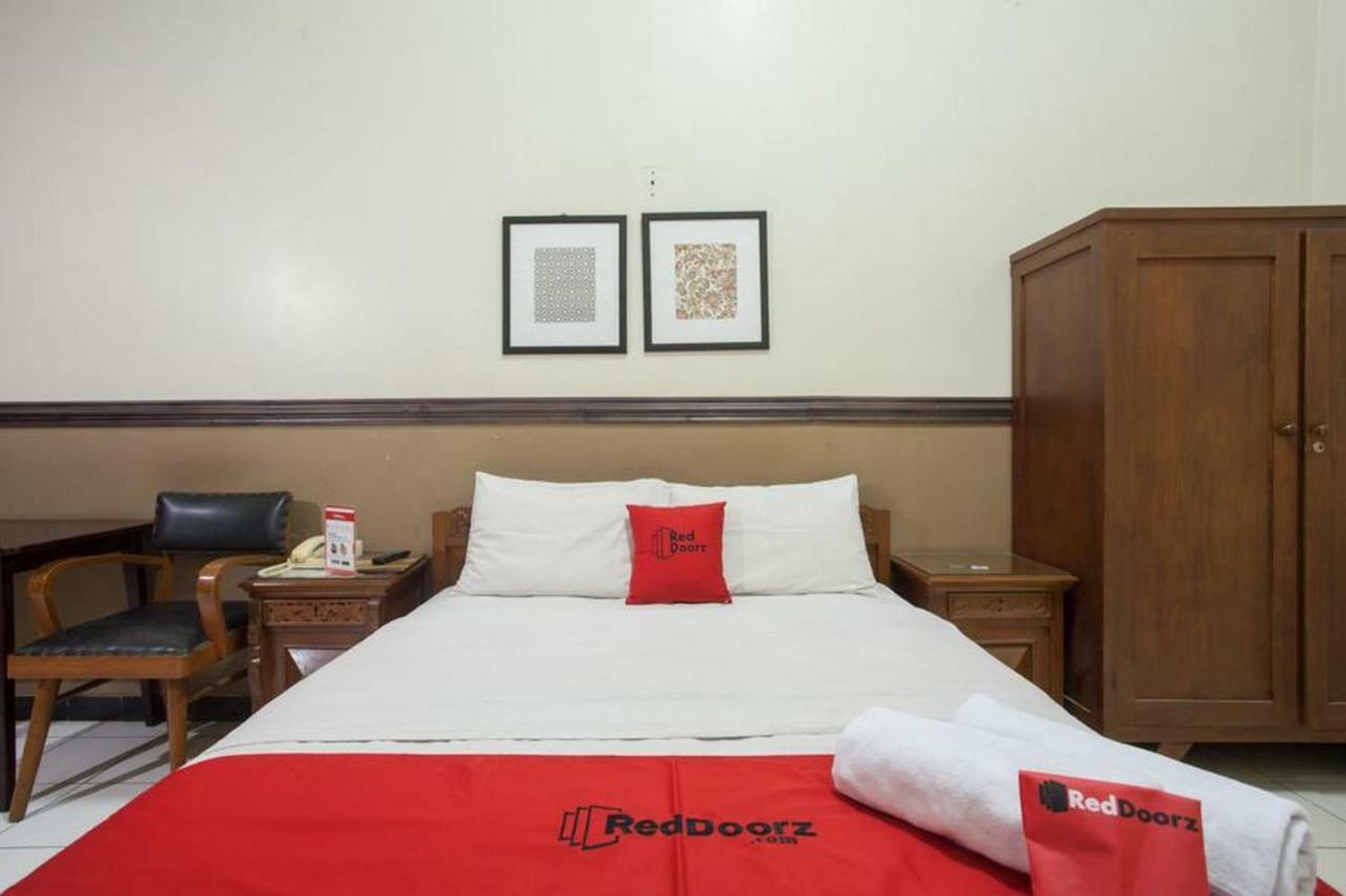 Reddoorz @ Urip Sumoharjo Hotel Сурабая Екстериор снимка