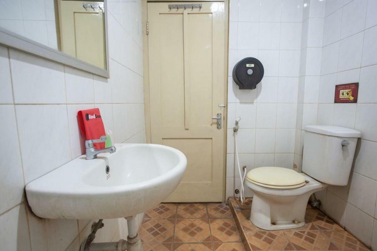 Reddoorz @ Urip Sumoharjo Hotel Сурабая Екстериор снимка